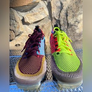 Nike Air Vapormax Flyknit 2 "random
Yarn"AIR VAPORMAX FLYKNIT
2 "RANDOM YARN"